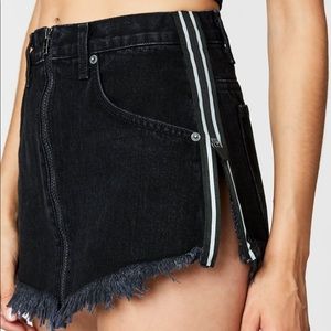 Carmar black skirt with zippers